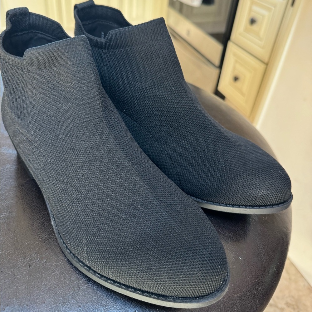 Black ankle heel boots size 9!!